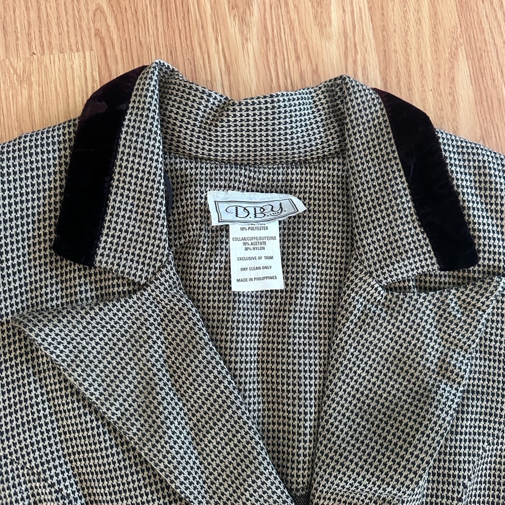 DBJ Houndstooth Blazer with Black Velvet Collar and Cuffs - Picture 3 of 10
